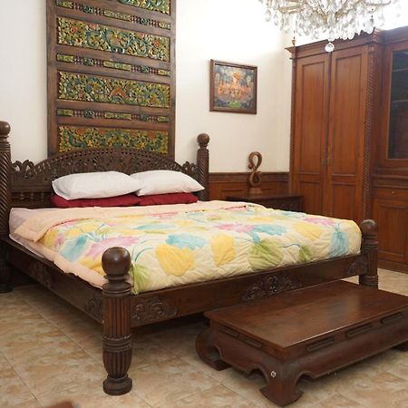 Rumah Pesik Art Heritage Gondowulung Exterior photo
